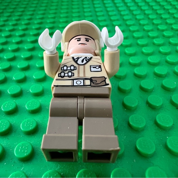 LEGO Star Wars Hoth Rebel Trooper Minifigure in 2010 set 8083 Orange Chin Dimple - Picture 6 of 7